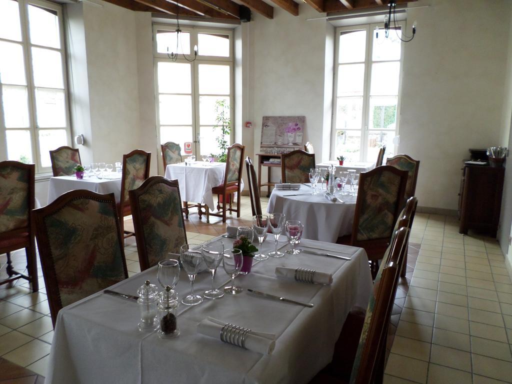 Le Relais de la Calèche Hotel Saint-Denis-dʼAnjou Esterno foto