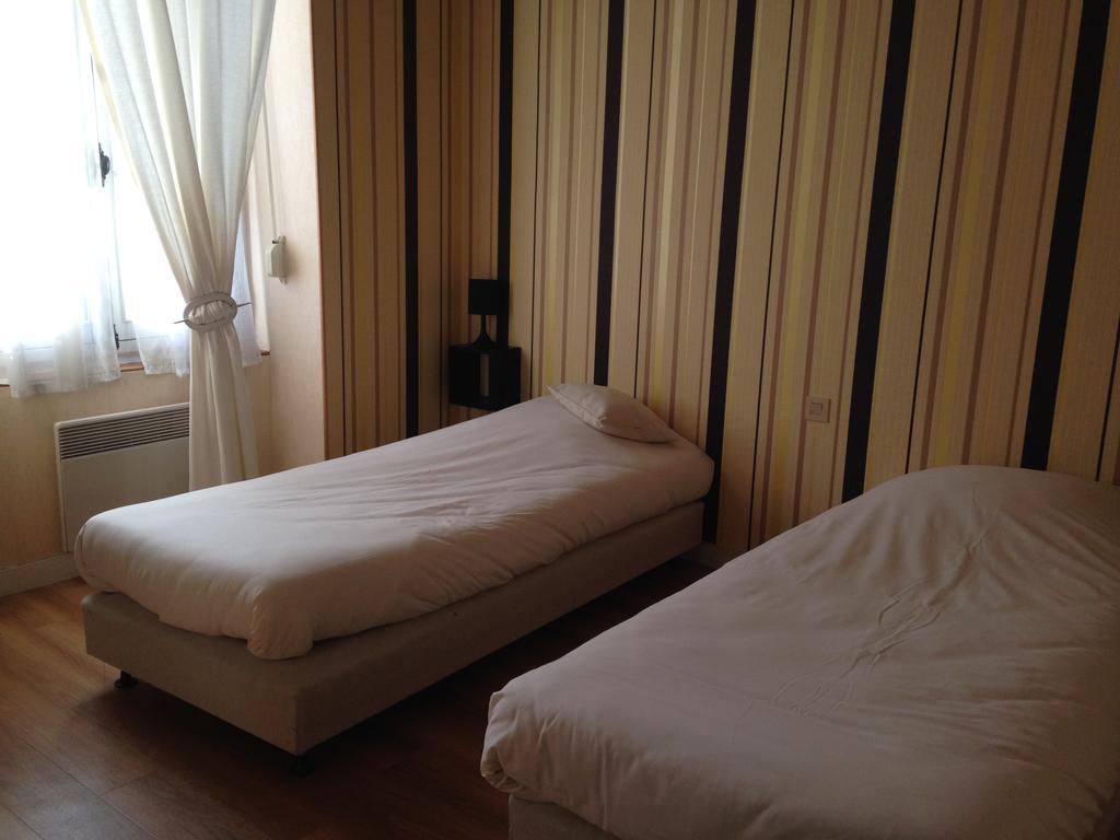 Le Relais de la Calèche Hotel Saint-Denis-dʼAnjou Esterno foto