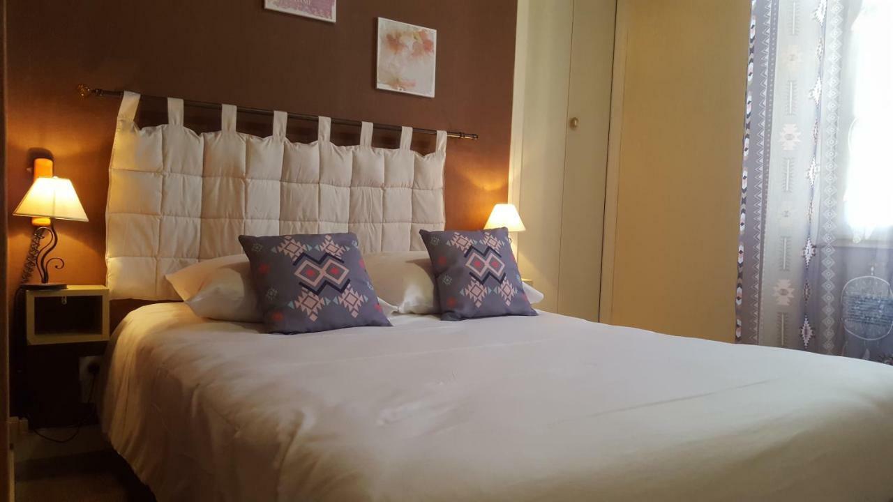Le Relais de la Calèche Hotel Saint-Denis-dʼAnjou Esterno foto